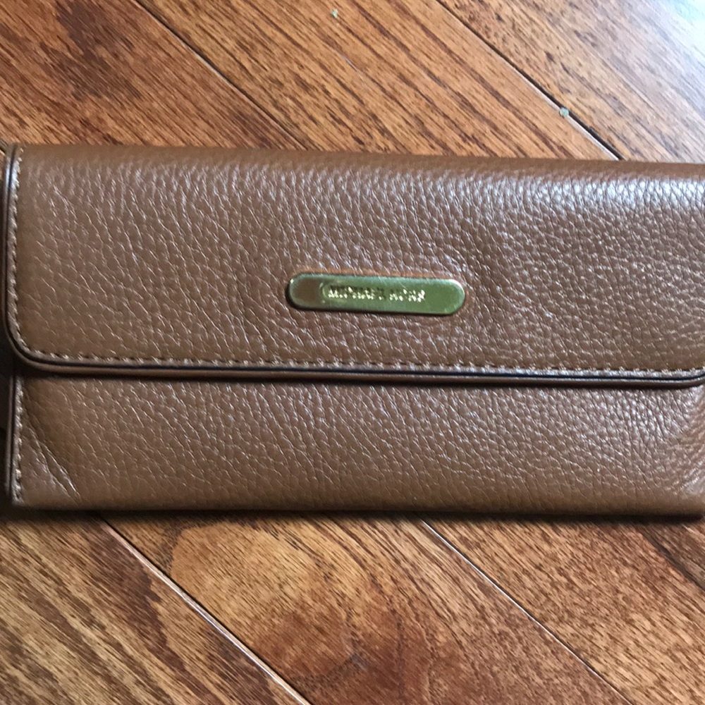 michael kors pebble leather wallet